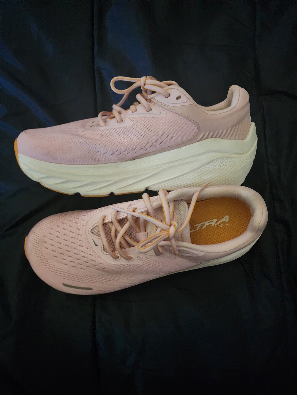 Altra - Picture 2 of 6